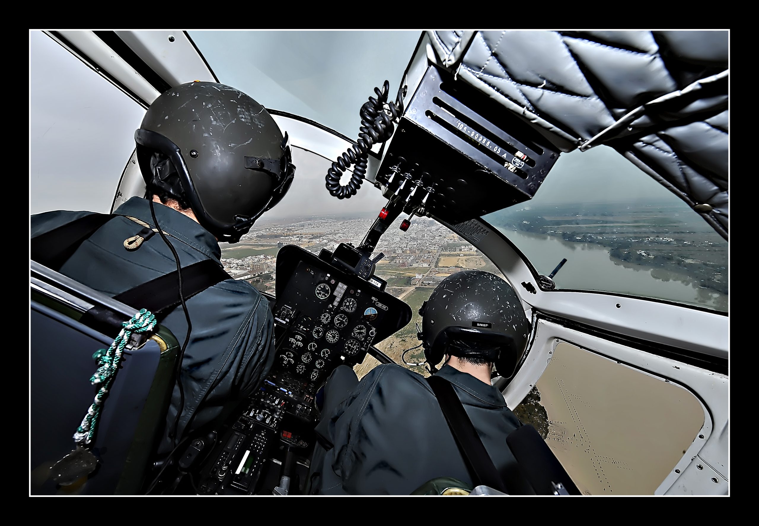 Guardias Civiles en vuelo
